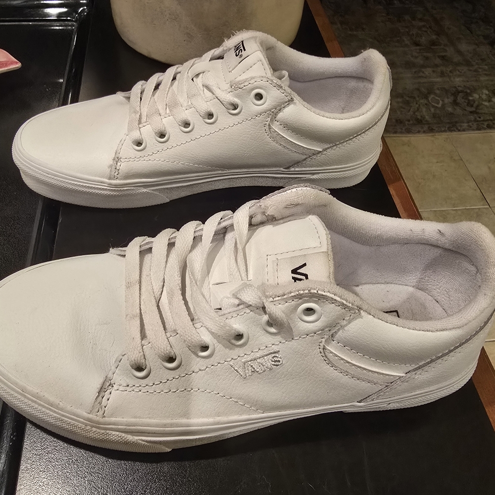 Vans - Picture 2 of 4